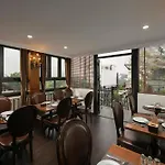 Khách Sạn Trang Trang Premium
